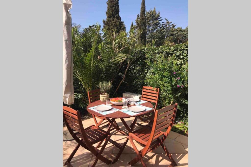 La Petite Pinede Studio Climatise Proche Plage Sanary-sur-Mer Exteriör bild